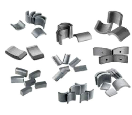 As bombas do automóvel formam arcos ímã do segmento do arco do OEM de SrO 6Fe2O3 dos ímãs da ferrite