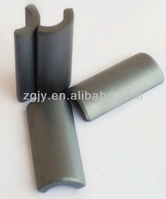 Imã permanente de ferrita de alta coerção para utilização industrial