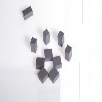 Ímãs de ferrite permanente preto que fornecem remanência 0,3 a 0,45 Tesla Componentes magnéticos para indústria e automação