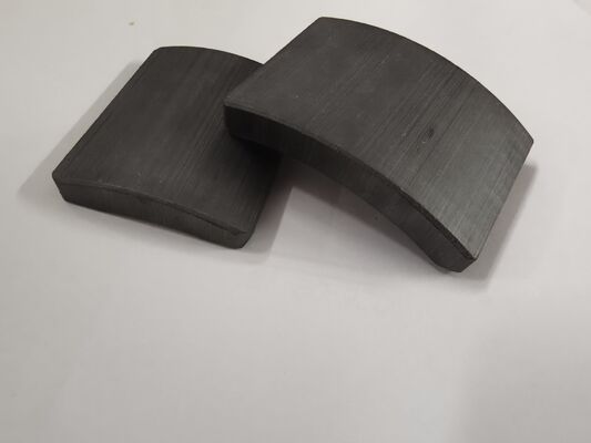 Ímã de Ferrite Sinterizado com Coercividade Maior ou Igual a 1500 Oe, Grau JC Y3939 JC Y4041, Processamento de Moldagem Úmida Garante Desempenho Magnético