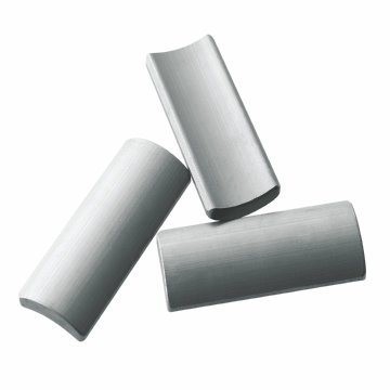 Condicionador de ar aglomerado arco SrO 6Fe2O3 do ímã da ferrite da telha