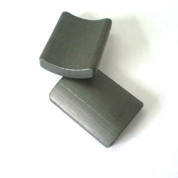 A direção do ímã da ferrite do bário L441 viaja de automóvel o ímã aglomerado da ferrite
