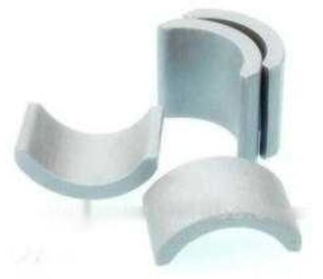 Ímã Permanente de Ferrite de Alta Coercividade com Resistência a Alta Temperatura