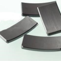 Ímã de ferrite permanente de alta energia com alta coercividade