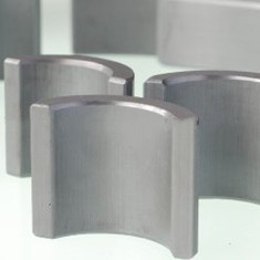 Ímã preto do segmento da ferrite dos ímãs duros industriais do motor de acionador de partida 100CC