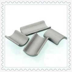 Ímã do segmento da ferrite do OEM para o tipo duro forma do motor de Seater da folha do arco