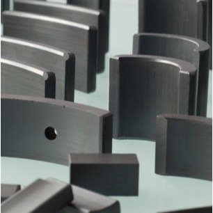Ímãs do motor da ferrite da janela do OEM de Gray Sintered Ferrite Magnet do carvão vegetal