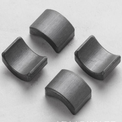 Ímãs cerâmicos personalizados do motor da ferrite para o ímã de bombeamento da ferrite do bário dos motores do automóvel