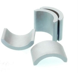 Ímã do arco da ferrite de SrO 6Fe2O3 elétrico para a ferramenta 750 550 elétrica